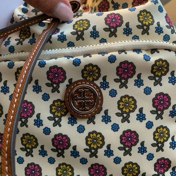 Authentic TORY BURCH leather/canvas bucket drawstring crossbody - Picture 16 of 16